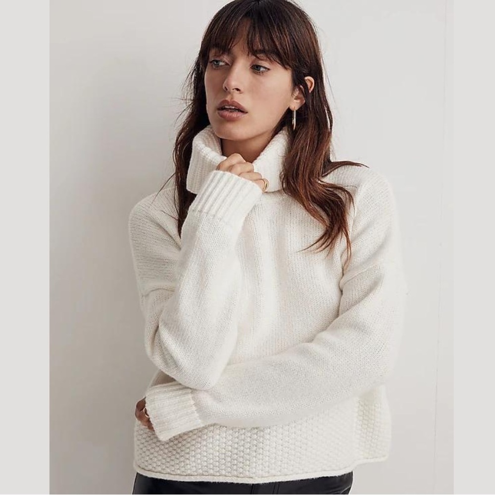 Madewell Sadler Turtleneck in antique cream color size M